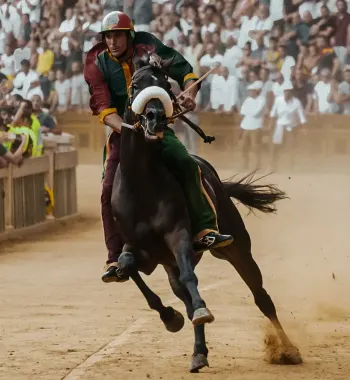 Giovanni Atzeni, detto Tittia, su Zio Frac durante la Carriera del Palio del 2 luglio 2022